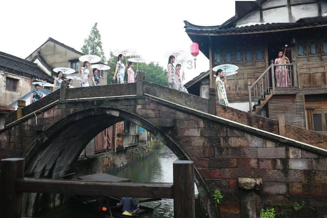 路过余杭仁和，云会村南山漾是个富含诗意的地方，田园风光挺另类
